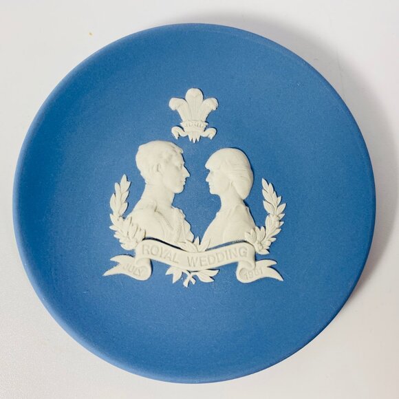 Wedgwood 1981 and 1986 royal weddings collectors plates Charles & Diana and Andr - Picture 3 of 5
